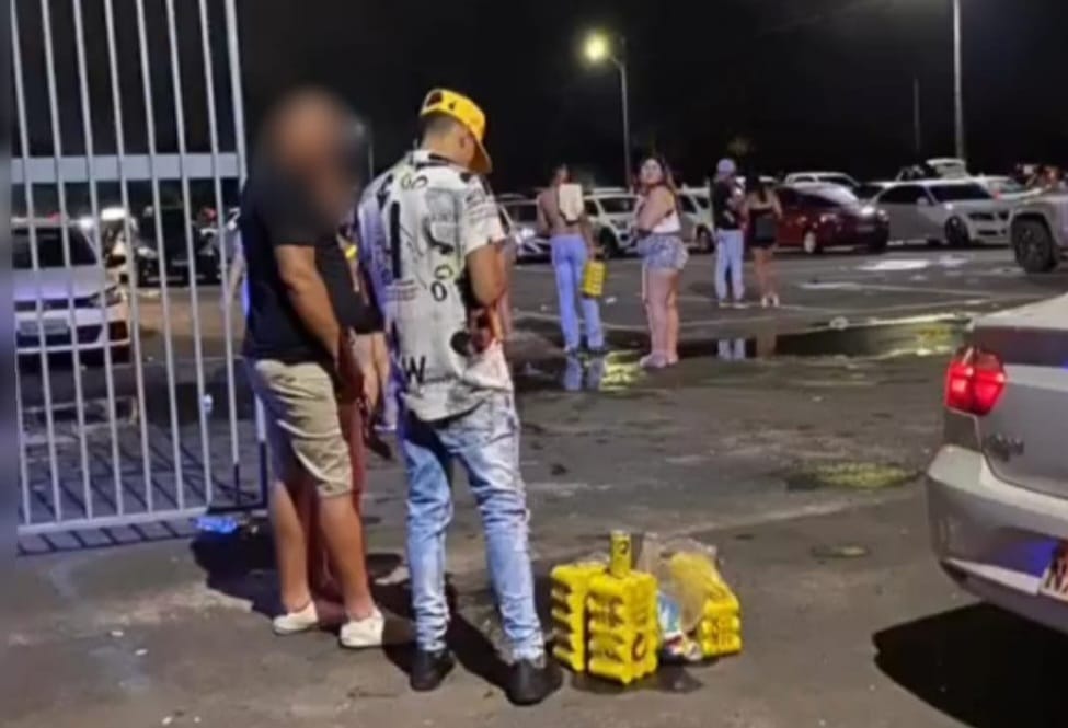 Pessoas saquearam cervejas em área do open bar e agrediram barman após show de Henrique e Juliano em Rio Branco, relata empresário   